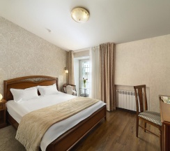 Номер стандарт с 1 двуспальной кроватью в Рождественский Дворик