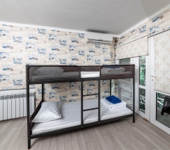 Четырехместный Стандартный номер с двухъярусной кроватью в гостевом доме SV на 3 этаже в Милка