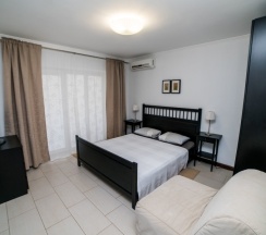 21 - Двухместный номер с балконом и боковым видом на море в Азов Инн