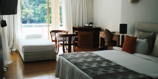 остров Серф: Отель Crown Beach Hotel