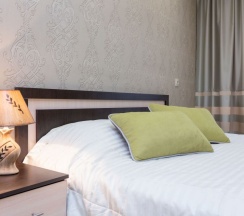 Двухместные апартаменты с балконом двуспальная кровать в Апартаменты Хоружей 5/Б