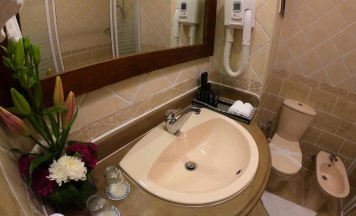 Трёхместный номер с видом на бассейн в Oriental Rivoli Hotel & SPA
