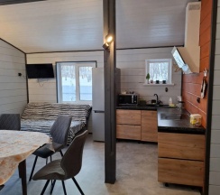 Коттедж с 2 комнатами с балконом в Фортуна