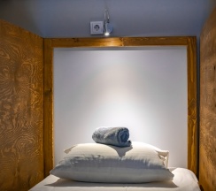 Кровать в общем номере (женский номер) в Море