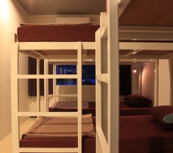 Кровать в общем номере (женский номер) в Ananas Phuket Central Hostel