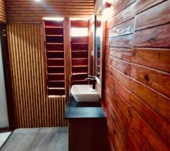 Кровать в общем номере в Club Fiji Resort