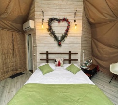 Сфера с балконом и гамаком в Клевер