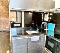 Двухместные апартаменты с 2 комнатами с балконом и с красивым видом из окна двуспальная кровать в Апартаменты InterLoft 6 Old Town Free Parking Wi-Fi 100/50 Smart TV