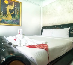 Номер Deluxe с видом на бассейн в Beehive Phuket Old Town - Hostel
