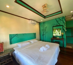 Двухместное бунгало с видом на море двуспальная кровать в Kinnaree Resort Koh Kood