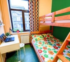 Трехместный номер с окном в Страна чудес