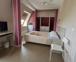 Улучшенная двухместная комната с общей ванной в Орловский дом