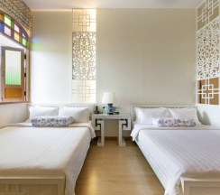 Четырёхместный номер Deluxe в O'nya Phuket Hotel