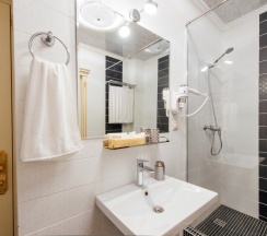 Люкс с балконом в Dvin