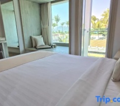 Номер Deluxe с частичным видом на море в The Bloc Hotel Phuket