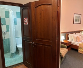 эконом номер (удобства в блоке рядом с номером) в Елизар