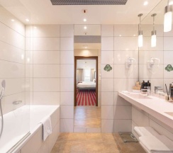 Двухместный люкс Deluxe двуспальная кровать в Mercure Warszawa Grand