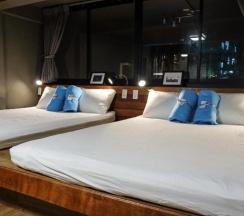 Четырёхместный номер Standard в In A Box Hostel