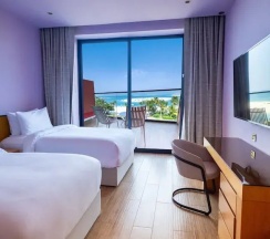 Двухместный номер Premium с балконом и с видом на море 2 отдельные кровати в Voco Monaco Dubai