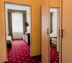 Стандарт c диваном в Кипарис