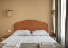 Номер стандарт с 1 двуспальной кроватью (с завтраком) в Amato hotel