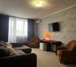 Двухкомнатный с видом на море/family room with sea view в Rich House