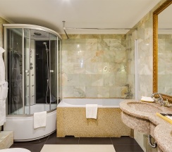 Двухкомнатный люкс в The Rooms Boutique Hotel
