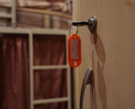 Кровать в 6-местном общем женском номере в High level