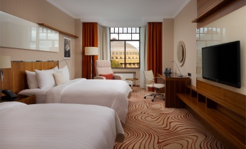 Стандарт с видом на Театр с 2 кроватями "Queen size" в Grand Autograph Hotel Novosibirsk
