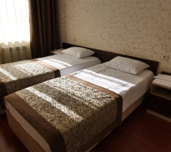 Номер стандарт с 4 односпальными кроватями (с завтраком) в Yeti House