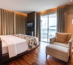 Люкс с видом на океан в A-One Pattaya Beach Resort
