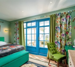 Двухместный номер с патио зоной Комфорт двуспальная кровать в Villa Romanov Wine Club & SPA