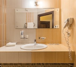 Семейный 2-х этажный полулюкс в Автор