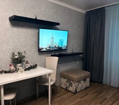 Двухместный номер Standard с балконом и с видом на внутренний двор (двуспальная кровать) в Квартира Садовая 12А