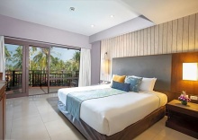 Двухместный номер Superior с видом на бассейн двуспальная кровать в Courtyard by Marriott Phuket, Patong Beach