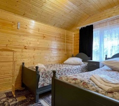 Пятиместный коттедж в  Изумруд