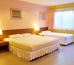 Трёхместный номер Garden в Birds and Bees Resort