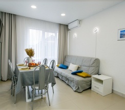 Апартаменты "На листопадной 15А" в Саквояж