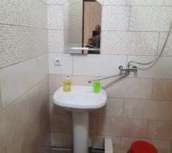 Комната стандарт с 2 односпальными и 1 двуспальной кроватью в Отрада