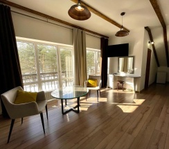 Номер улучшенный с 1 двуспальной кроватью в AiL Home