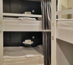 White - Нижнее спальное место в общей комнате  (4 капсулы) в Mariel