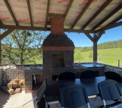 Коттедж Superior с балконом и с красивым видом из окна в Горки