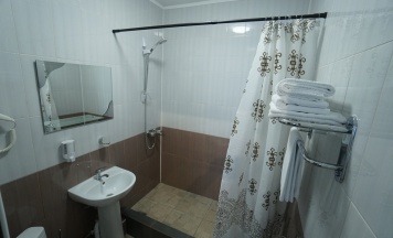Двухместный номер с 1 кроватью и собственной ванной комнатой в Hotel city M
