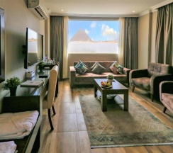 Panoramic Pyramids View люкс Luxury с балконом в Mamlouk Pyramids Hotel