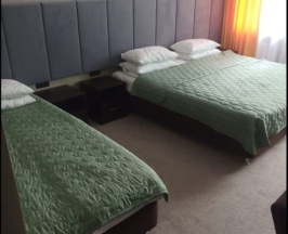 Трехместный номер с двуспальной и односпальной кроватями в Аякс