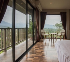 Люкс с балконом в Thanburi Resort