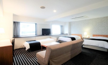 Трёхместный номер в APA Hotel Tokyo Ojima