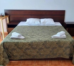 Трехместный номер стандарт с балконом в Гостевой дом