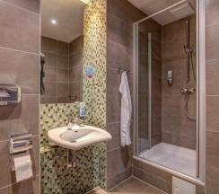 Кровать в общем номере в MEININGER Hotel Berlin Mitte
