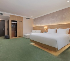 Улучшенный номер Делюкс с кроватью размера «King-size» в Hilton Garden inn Kaluga